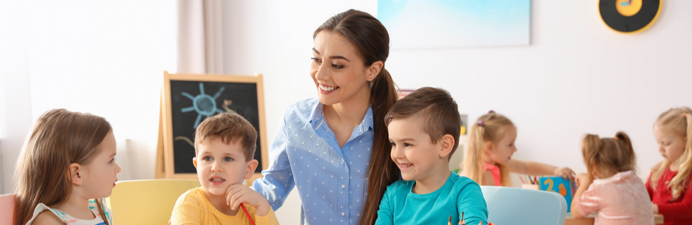 Intégrer le secteur de la petite enfance avec l’alternance