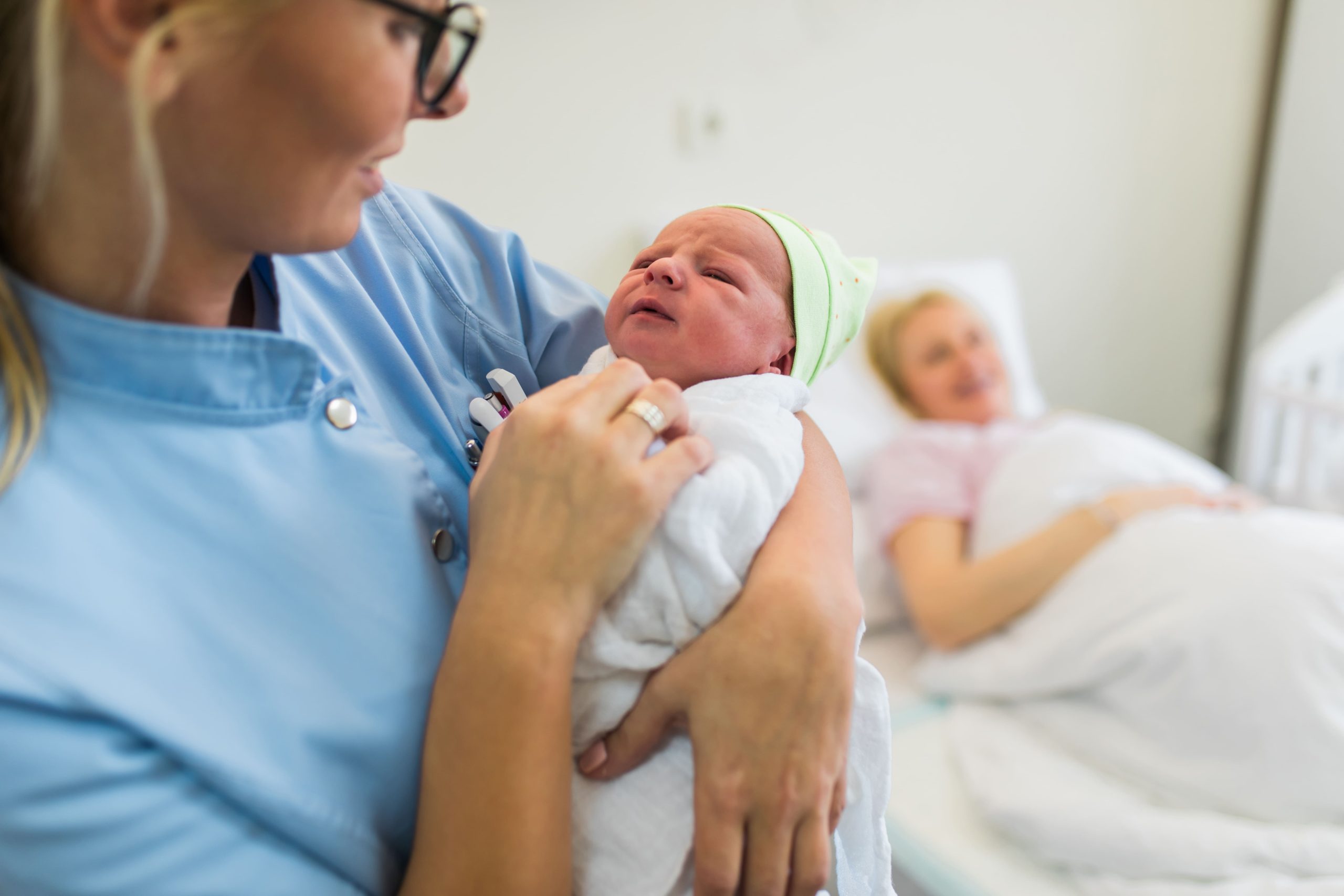 cap petite enfance travailler en maternité