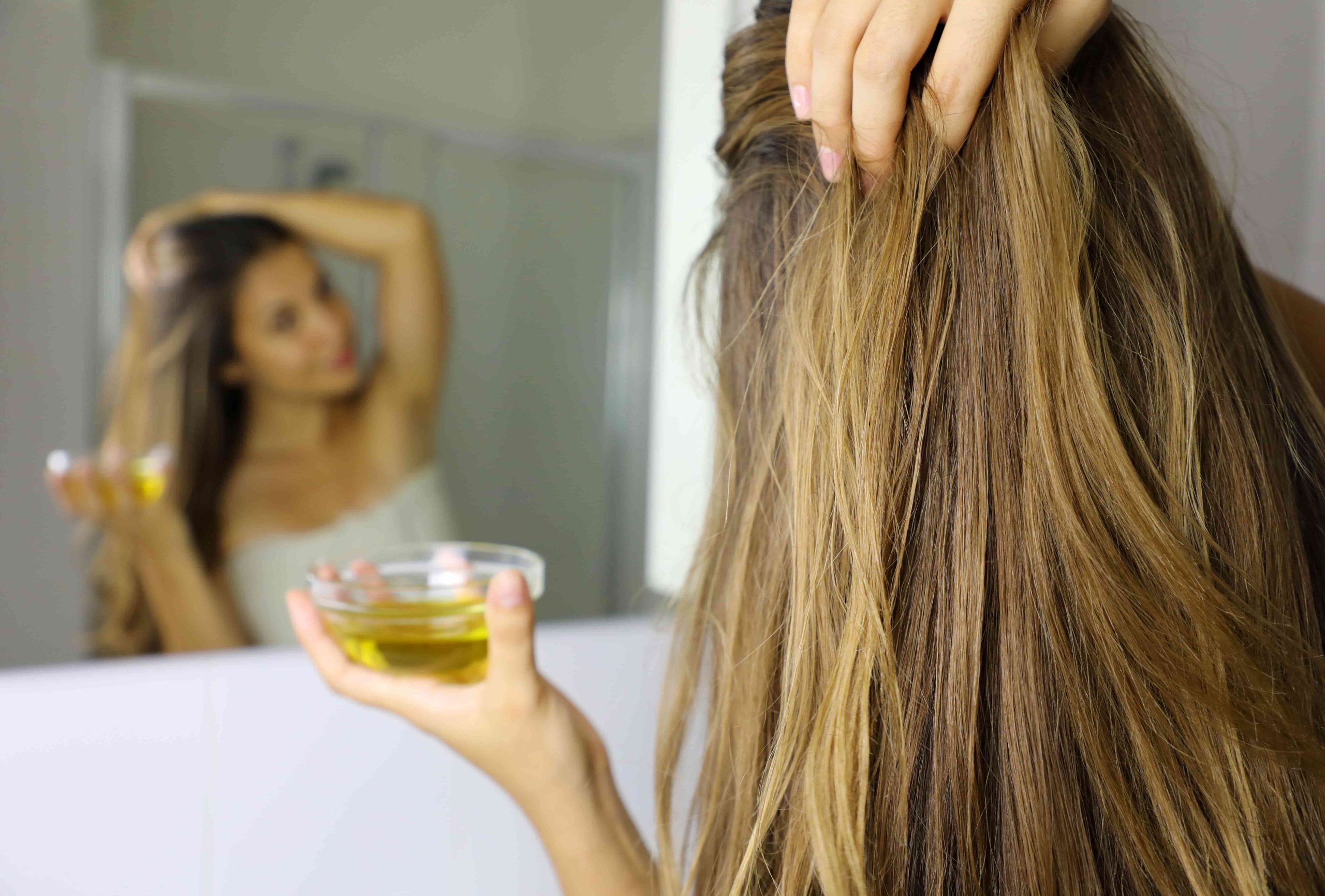 Comment appliquer de l'huile de ricin sur les cheveux ? - CFA