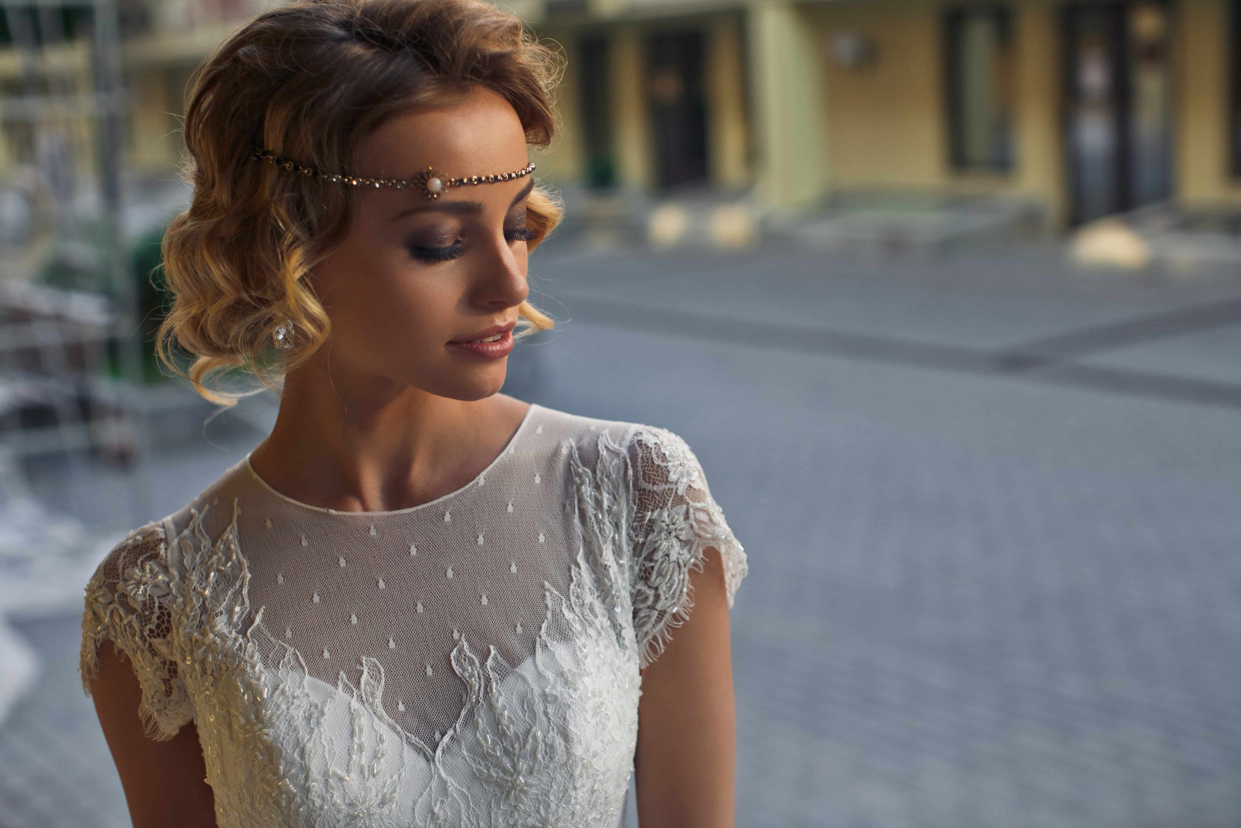 coiffure pour mariage cheveux mi-longs headband retro