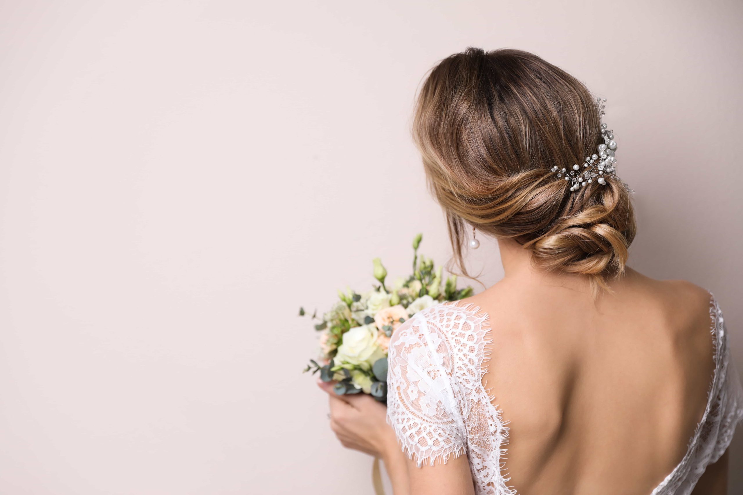 Coiffures pour mariage cheveux mi-longs