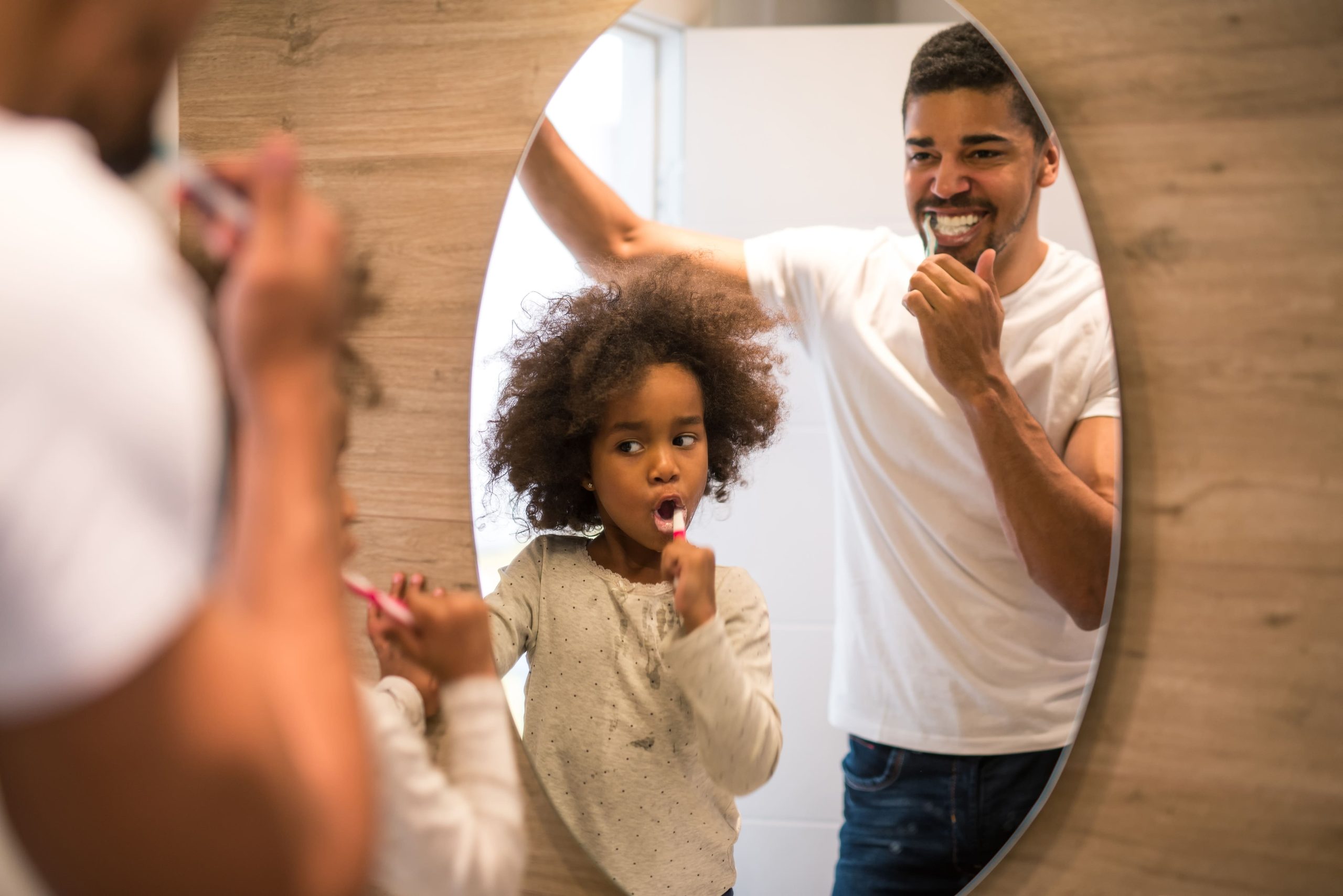 à quel âge brosser les dents de bébé