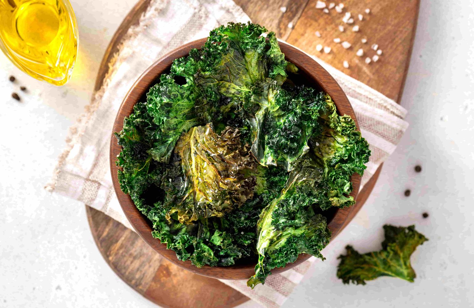 Chips de chou kale : la recette du snack healthy irrésistible ! - CFA ...