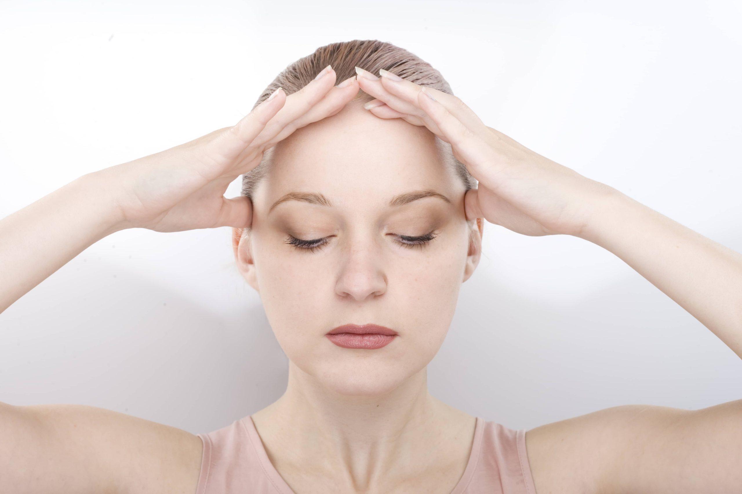 exercices yoga du visage front