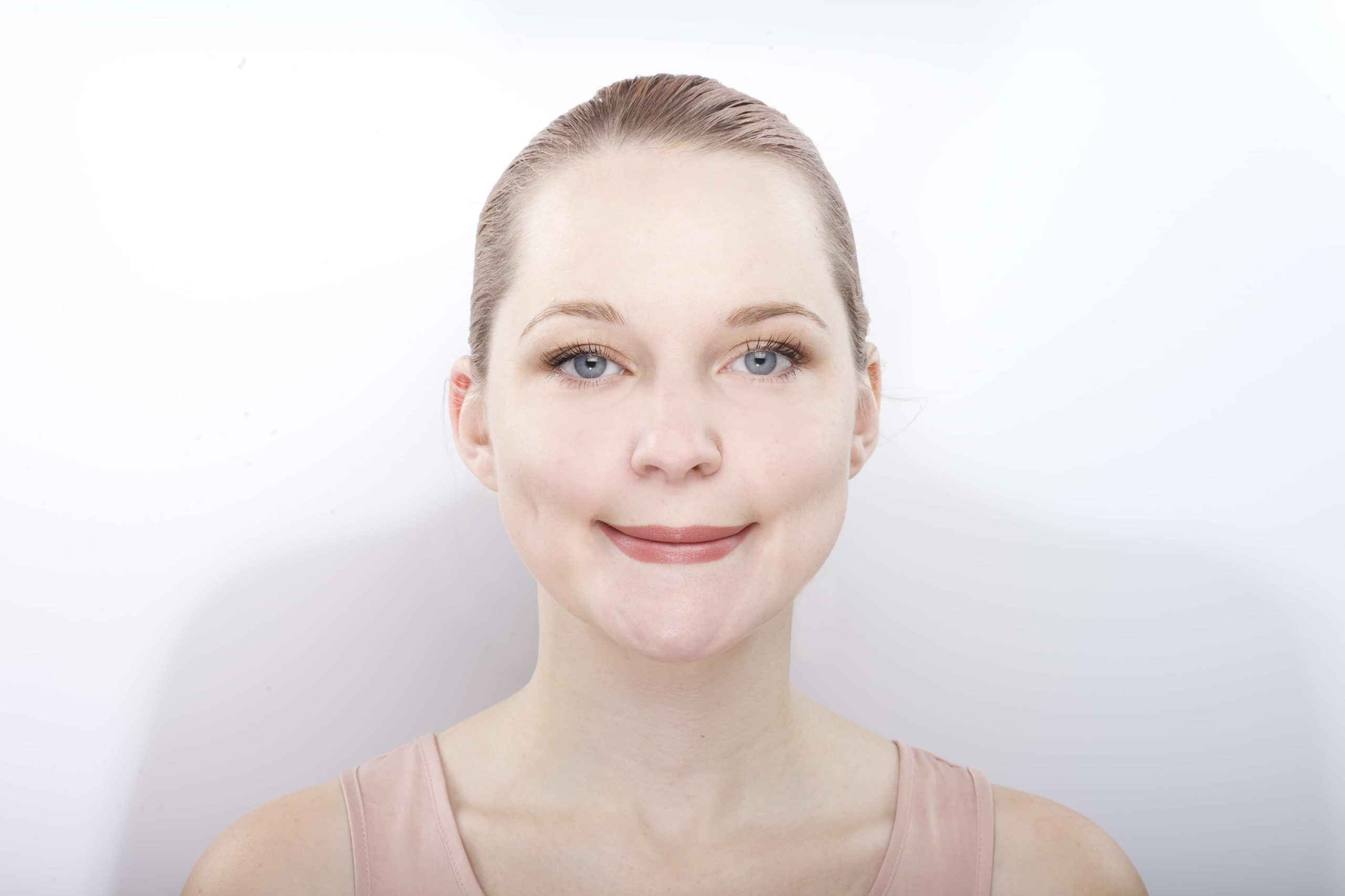 exercices yoga du visage lèvres