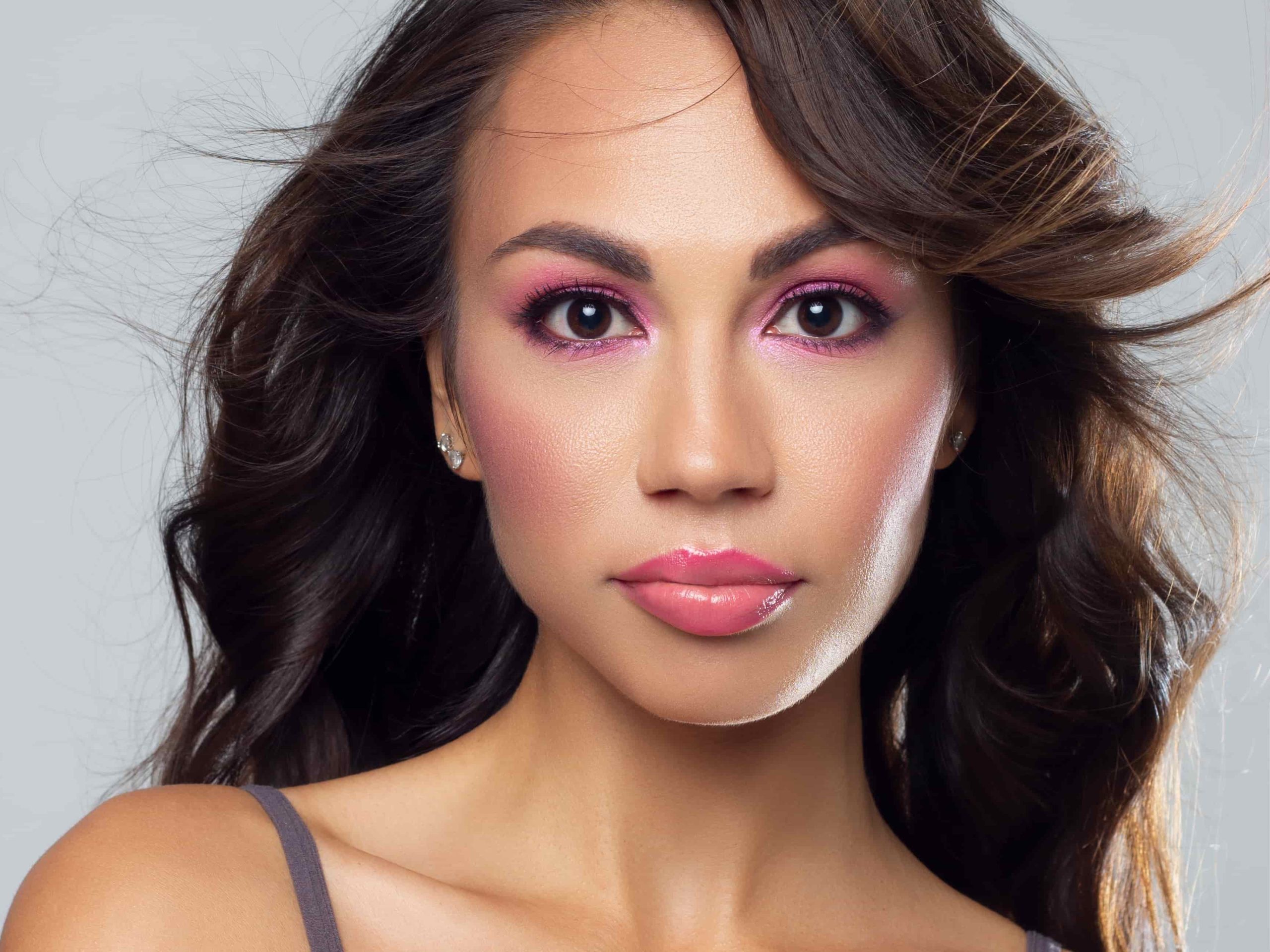 maquillage rose yeux marrons