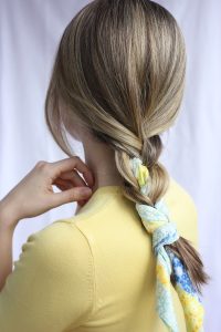 attacher ses cheveux sans elastique