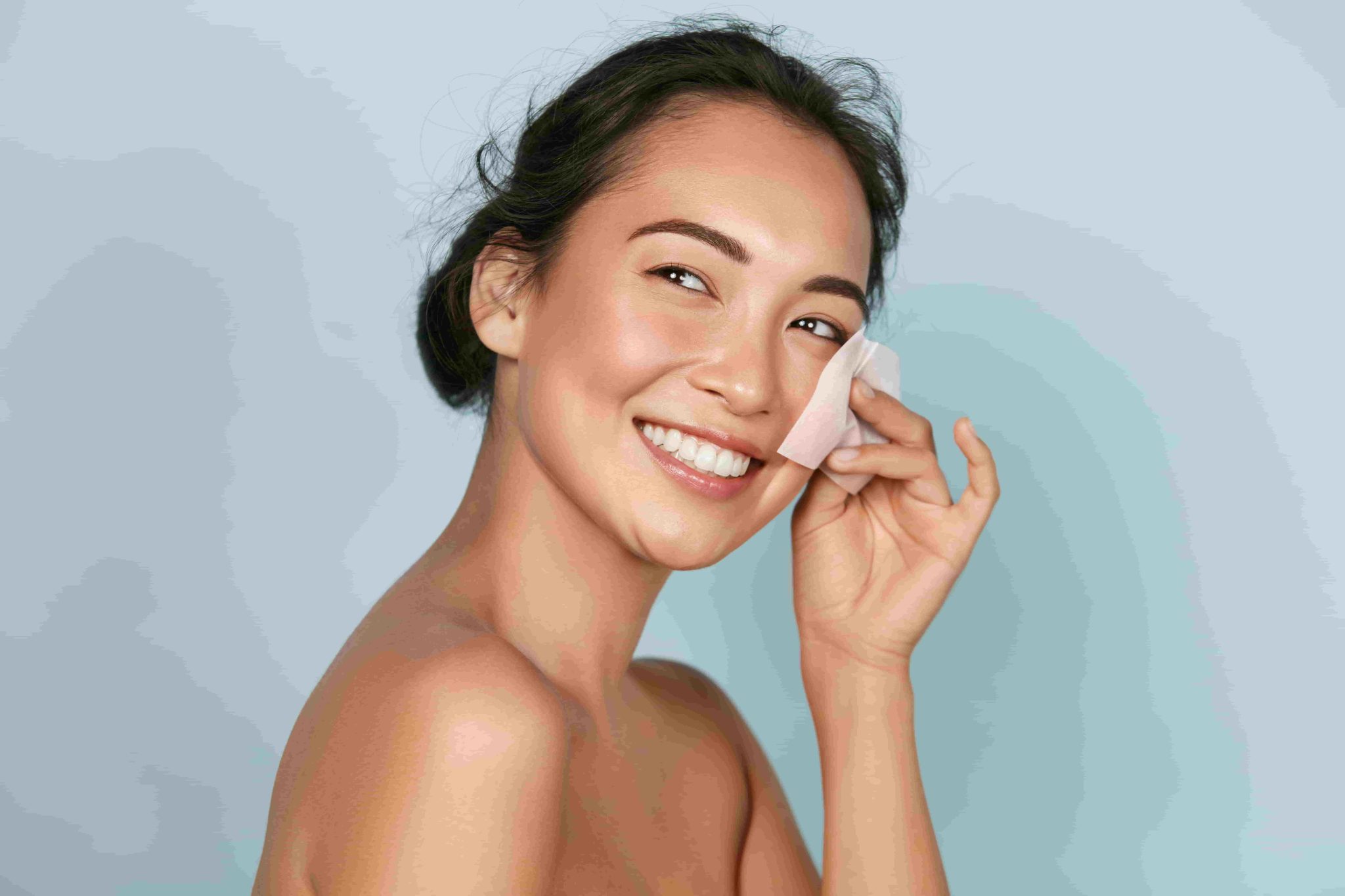 Lutter Contre la Peau qui Brille - Astuces pour Réduire la Brillance